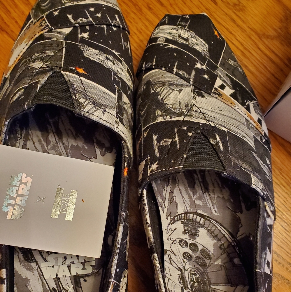 Black Star Wars Toms